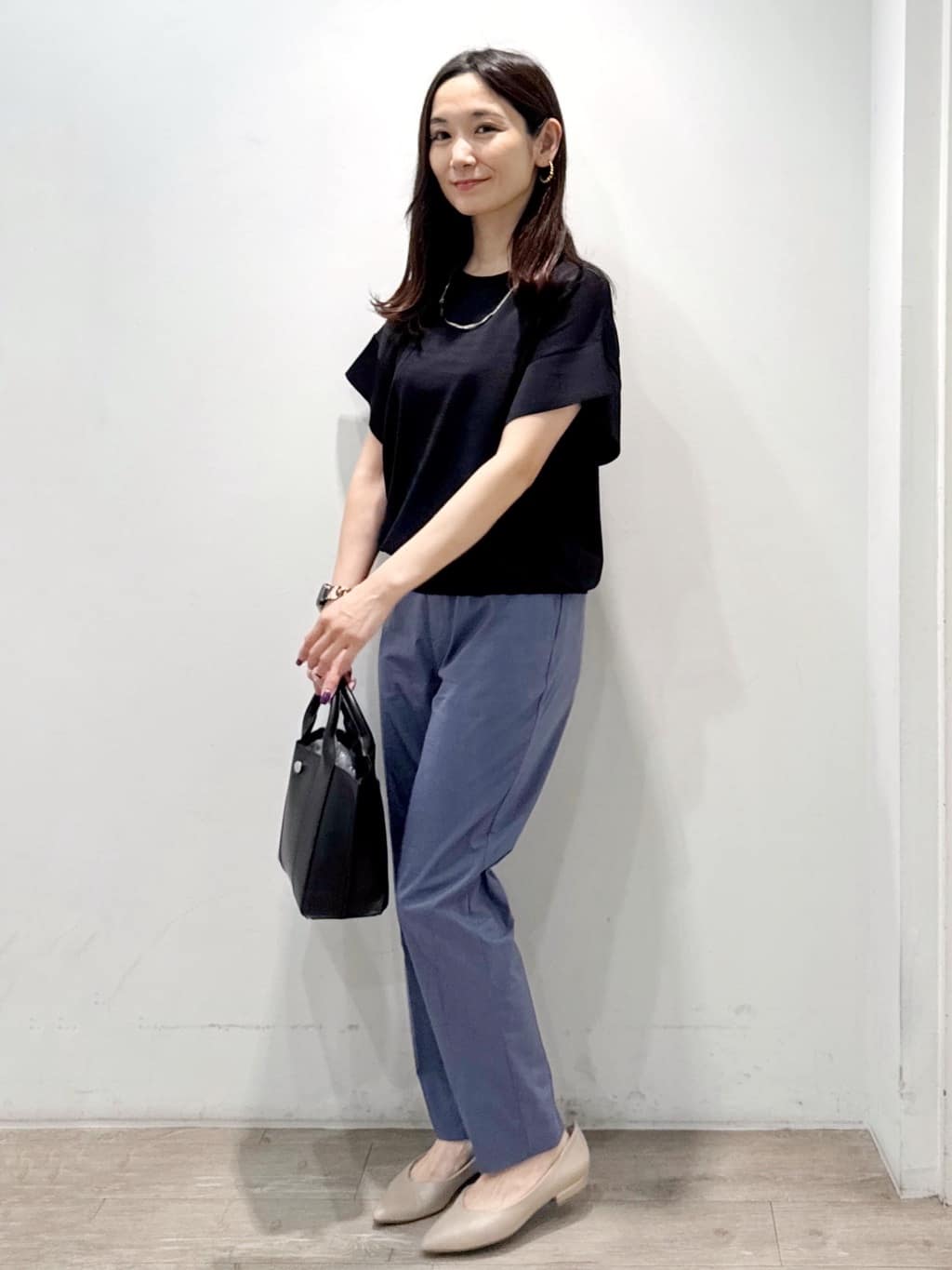 yuicciさんの「OPAQUE.CLIP｜麻混ハイストレッチイージースティックパンツ【洗濯機洗い可】」を使ったコーディネート