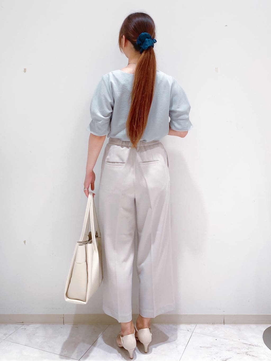 yurinaさんの「index｜《8色展開／XS-LLサイズ》タックパフスリーブブラウス【洗濯機洗い可／吸水速乾／防シワ／抗ピル】」を使ったコーディネート