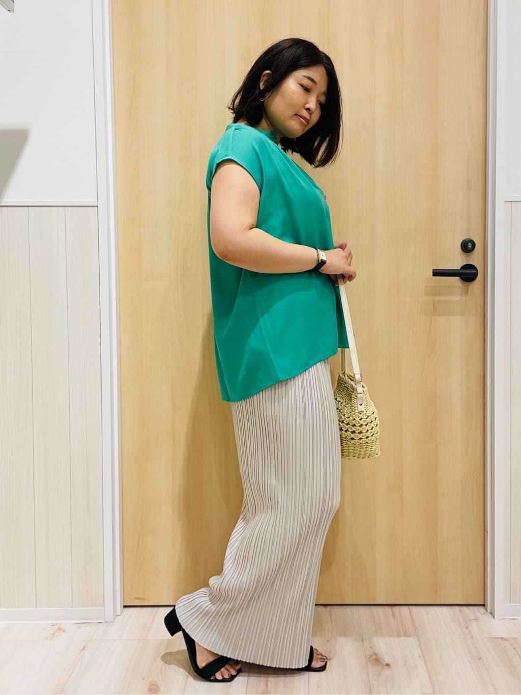 すーさんの「SHOO･LA･RUE｜【S-LL/洗濯後しわになりにくい】上品にきれい見え スラブギャザーブラウス」を使ったコーディネート
