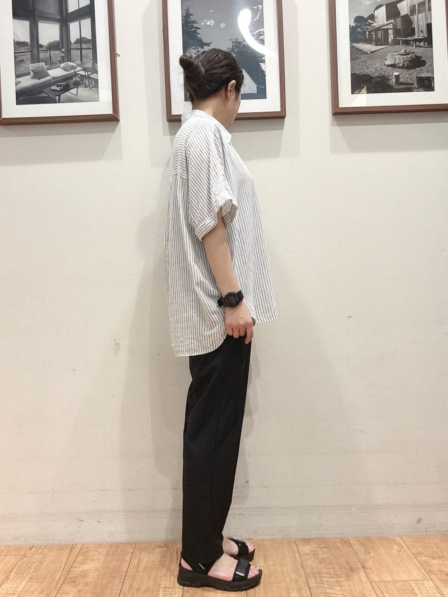 ユウキさんの「SHOO･LA･RUE｜【S-LL/UV/接触冷感/抗菌防臭】体型を自然にカバー フレンチリネンブレンド襟付ドルマンシャツ」を使ったコーディネート
