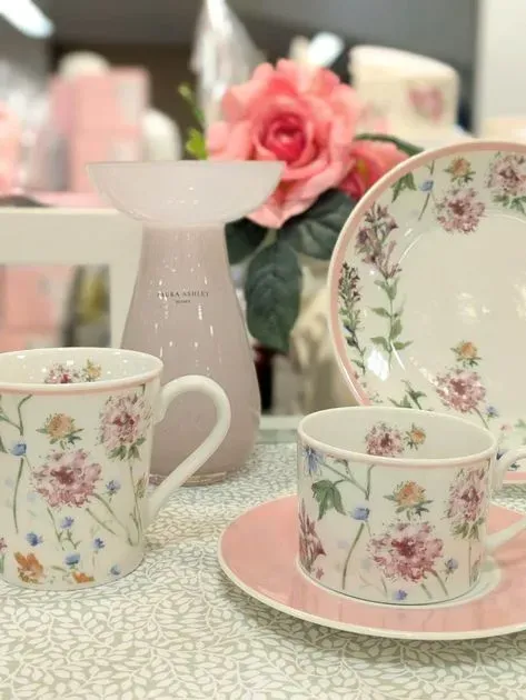 新品未使用　ローラアシュレイ ファブリック　ワイルドメドー　2m ワイルド メドウ柄 カップ＆ソーサー（コーヒー・ティーグッズ