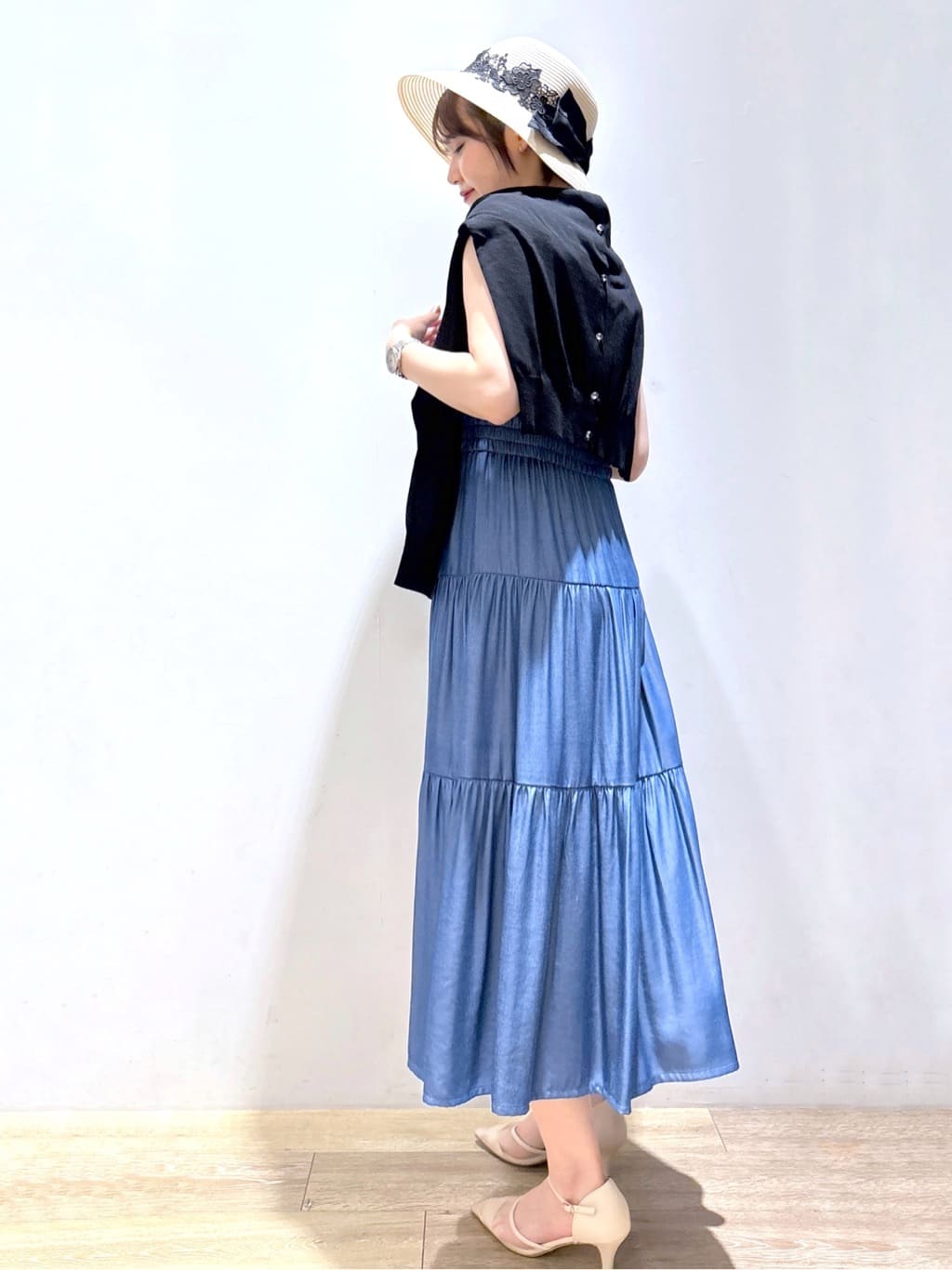 mizukiさんの「index｜《7色展開／XS-LLサイズ》ビジューボタンクルーネックカーディガン【洗濯機洗い可】」を使ったコーディネート
