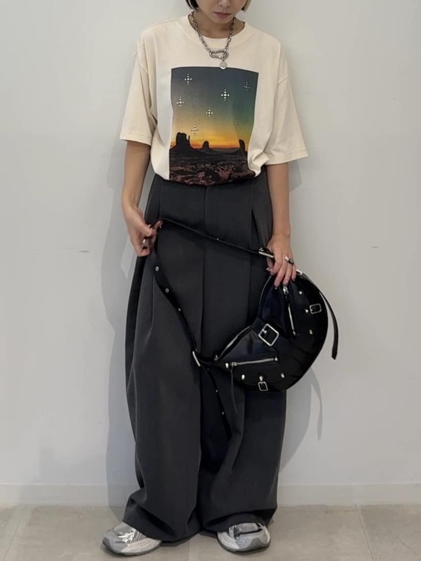 川本葵さんの「tk.TAKEO KIKUCHI｜ウェスタンフォトスタッズTシャツ」を使ったコーディネート