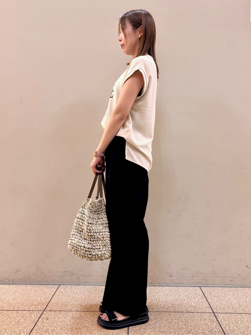 HaNeさんの「THE SHOP TK｜麻調ピンタックワイドパンツ【洗濯機OK】」を使ったコーディネート