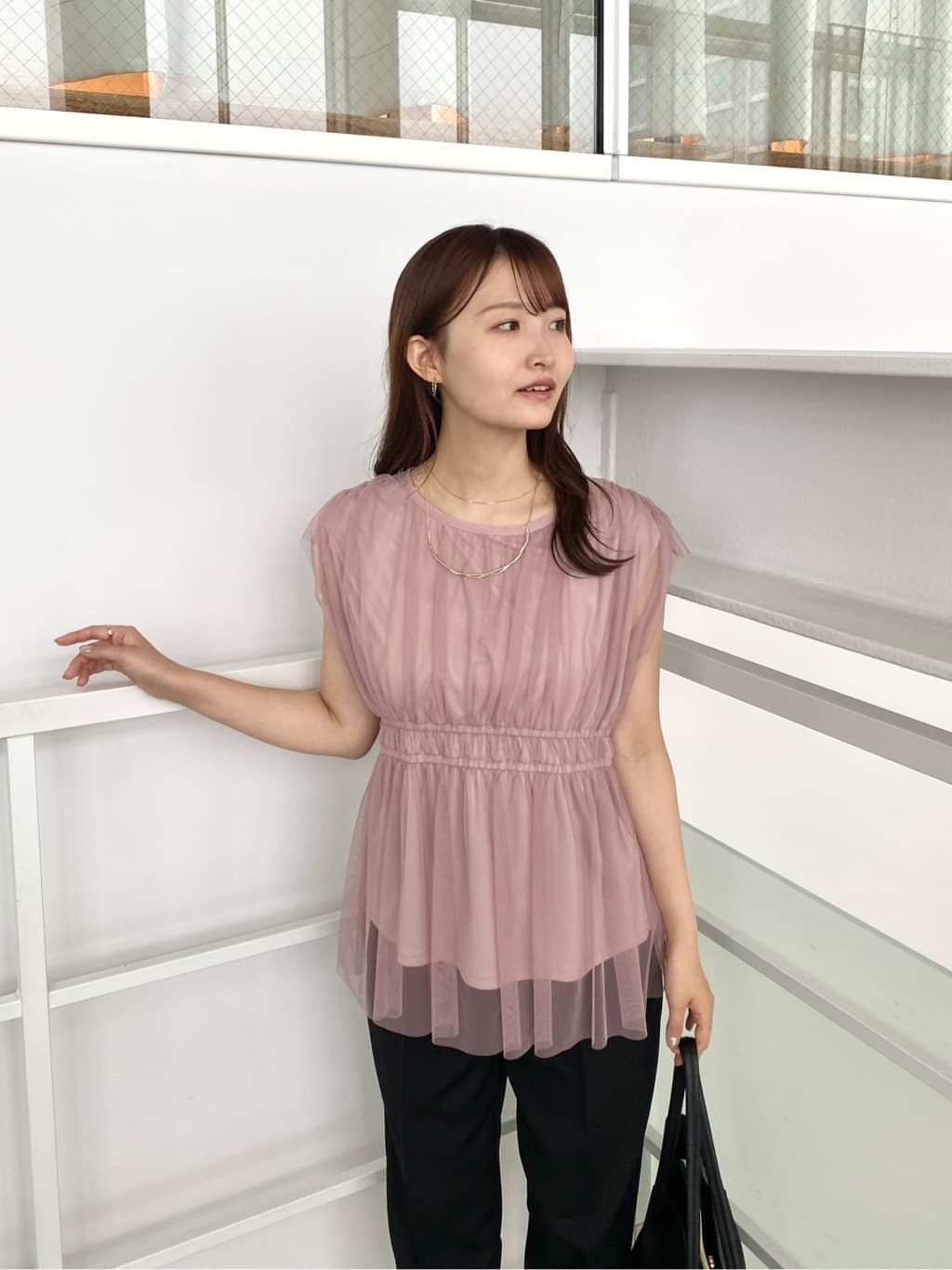みさかさんの「index｜ストレッチテーパードパンツ【洗濯機洗い可／吸水速乾／防シワ】」を使ったコーディネート
