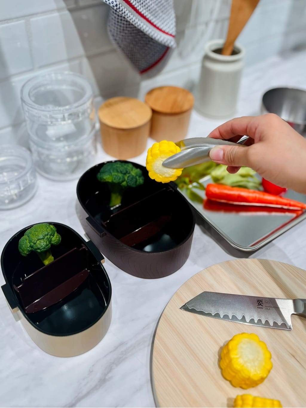 ぐっちさんの「212 KITCHEN STORE｜さっと洗えるお弁当箱 プレミアム 480 グレージュ」を使ったコーディネート