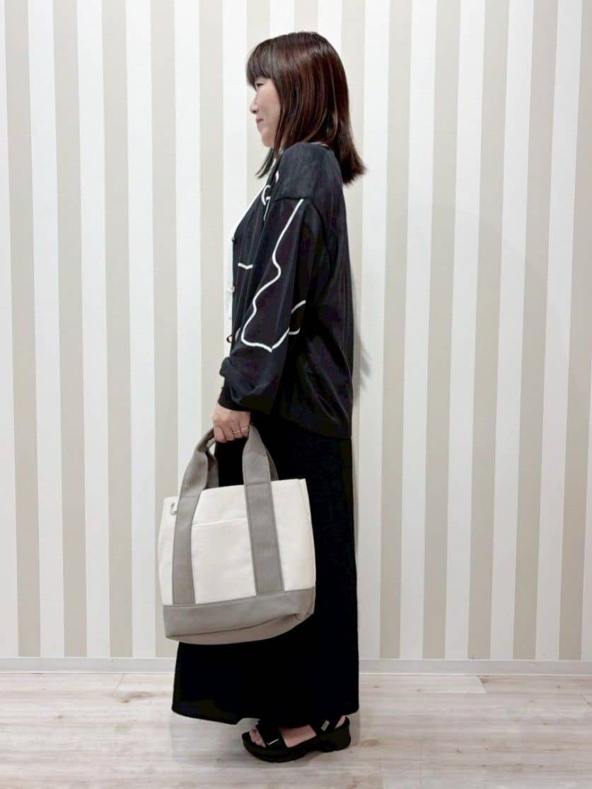 ゆーんさんの「SHOO･LA･RUE｜ニュアンスデザインがこなれ見え 刺繍デザイン シアーカーディガン」を使ったコーディネート