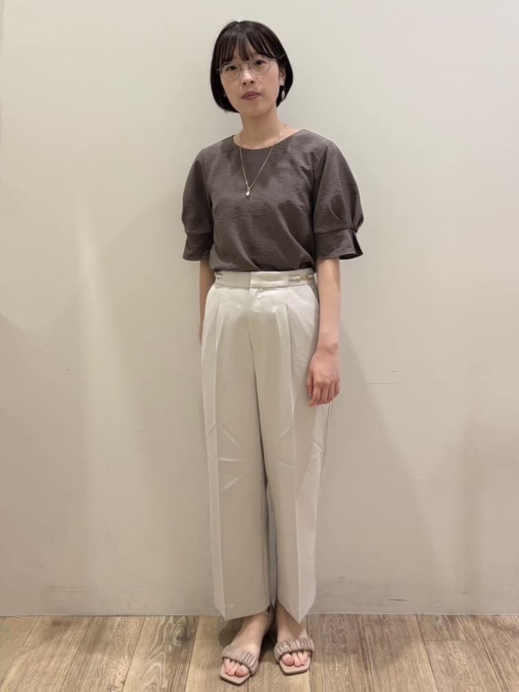 honamiさんの「index｜《8色展開／XS-LLサイズ》タックパフスリーブブラウス【洗濯機洗い可／吸水速乾／防シワ／抗ピル】」を使ったコーディネート