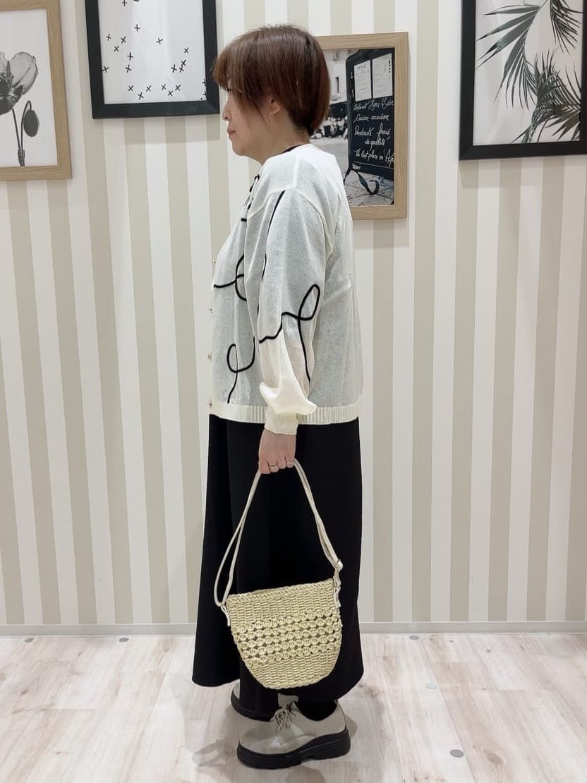 ma_miさんの「SHOO･LA･RUE｜ニュアンスデザインがこなれ見え 刺繍デザイン シアーカーディガン」を使ったコーディネート