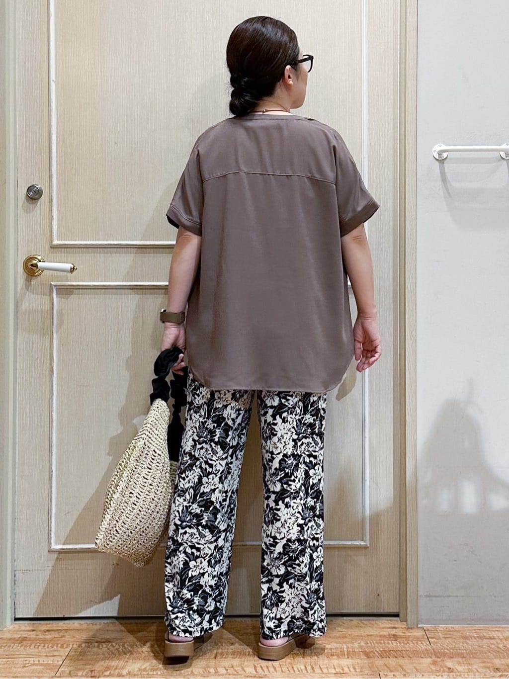 umeさんの「SHOO･LA･RUE｜【洗える/プチプラ】大人の抜け感をプラスする バンドカラーシャツ」を使ったコーディネート