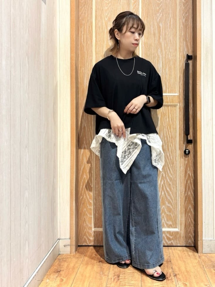 meiさんの「SHOO･LA･RUE｜【S-LL】サイドラインがアクセント イージーデニムパンツ」を使ったコーディネート