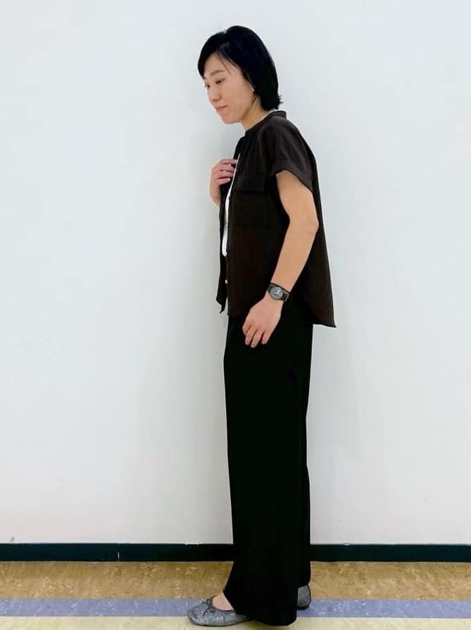 su.さんの「index｜ダブルポケットスキッパーブラウス【洗濯機洗い可／イージーアイロン】」を使ったコーディネート