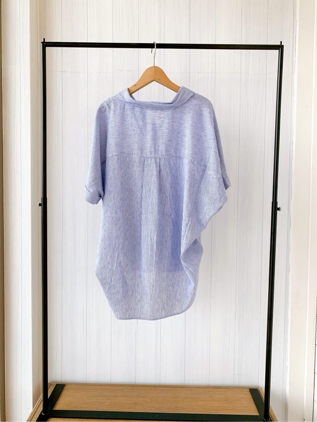 misaさんの「SHOO･LA･RUE｜【S-LL/UV/接触冷感/抗菌防臭】体型を自然にカバー フレンチリネンブレンド襟付ドルマンシャツ」を使ったコーディネート