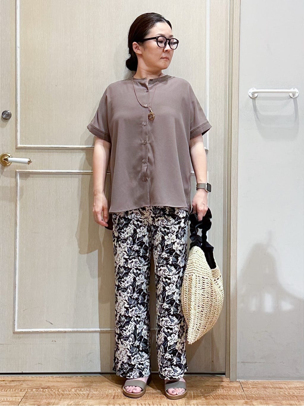 umeさんの「SHOO･LA･RUE｜【洗える/プチプラ】大人の抜け感をプラスする バンドカラーシャツ」を使ったコーディネート