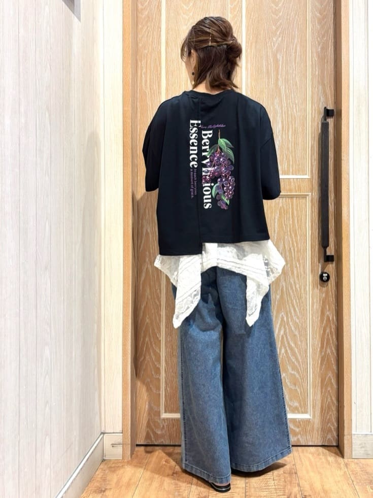 meiさんの「SHOO･LA･RUE｜【S-LL】サイドラインがアクセント イージーデニムパンツ」を使ったコーディネート