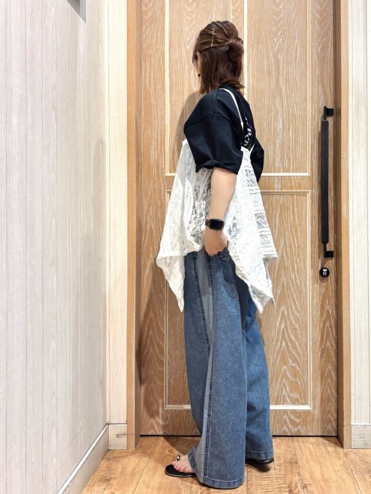meiさんの「SHOO･LA･RUE｜【S-LL】サイドラインがアクセント イージーデニムパンツ」を使ったコーディネート