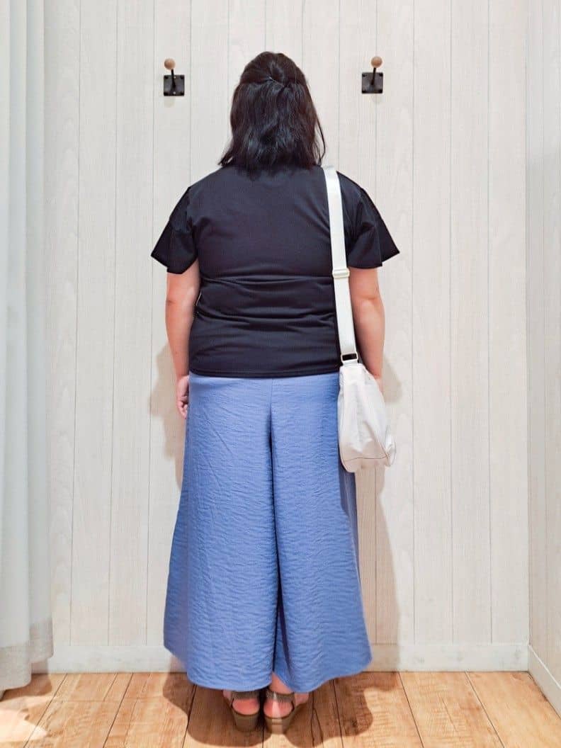 kotomiさんの「SHOO･LA･RUE｜【S-LL/ひんやり】さらっとタッチできれい見え ピンタックスカーチョ」を使ったコーディネート