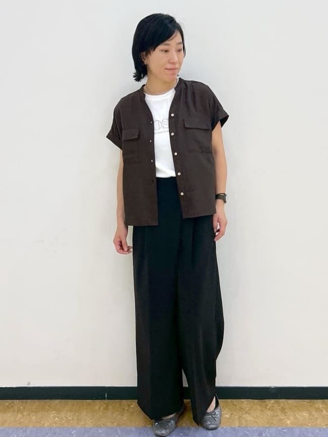 su.さんの「index｜ダブルポケットスキッパーブラウス【洗濯機洗い可／イージーアイロン】」を使ったコーディネート