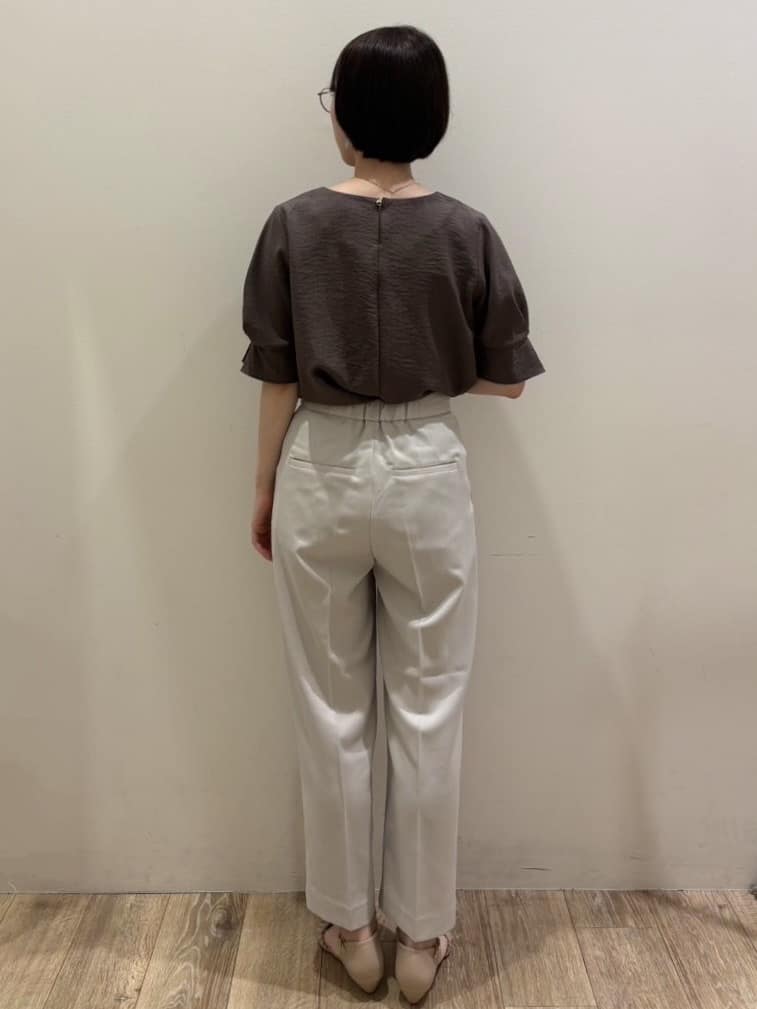 honamiさんの「index｜《8色展開／XS-LLサイズ》タックパフスリーブブラウス【洗濯機洗い可／吸水速乾／防シワ／抗ピル】」を使ったコーディネート