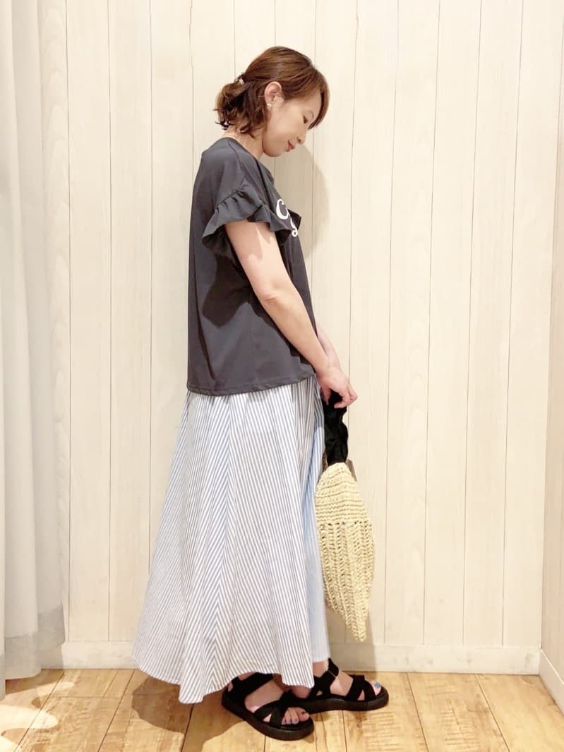 あいこさんの「SHOO･LA･RUE｜【S-LL/汗ジミ軽減/ひんやり/UVカット】フリルTシャツ」を使ったコーディネート