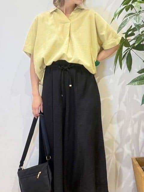 misakiさんの「SHOO･LA･RUE｜【S-LL/UV/接触冷感/抗菌防臭】体型を自然にカバー フレンチリネンブレンド襟付ドルマンシャツ」を使ったコーディネート