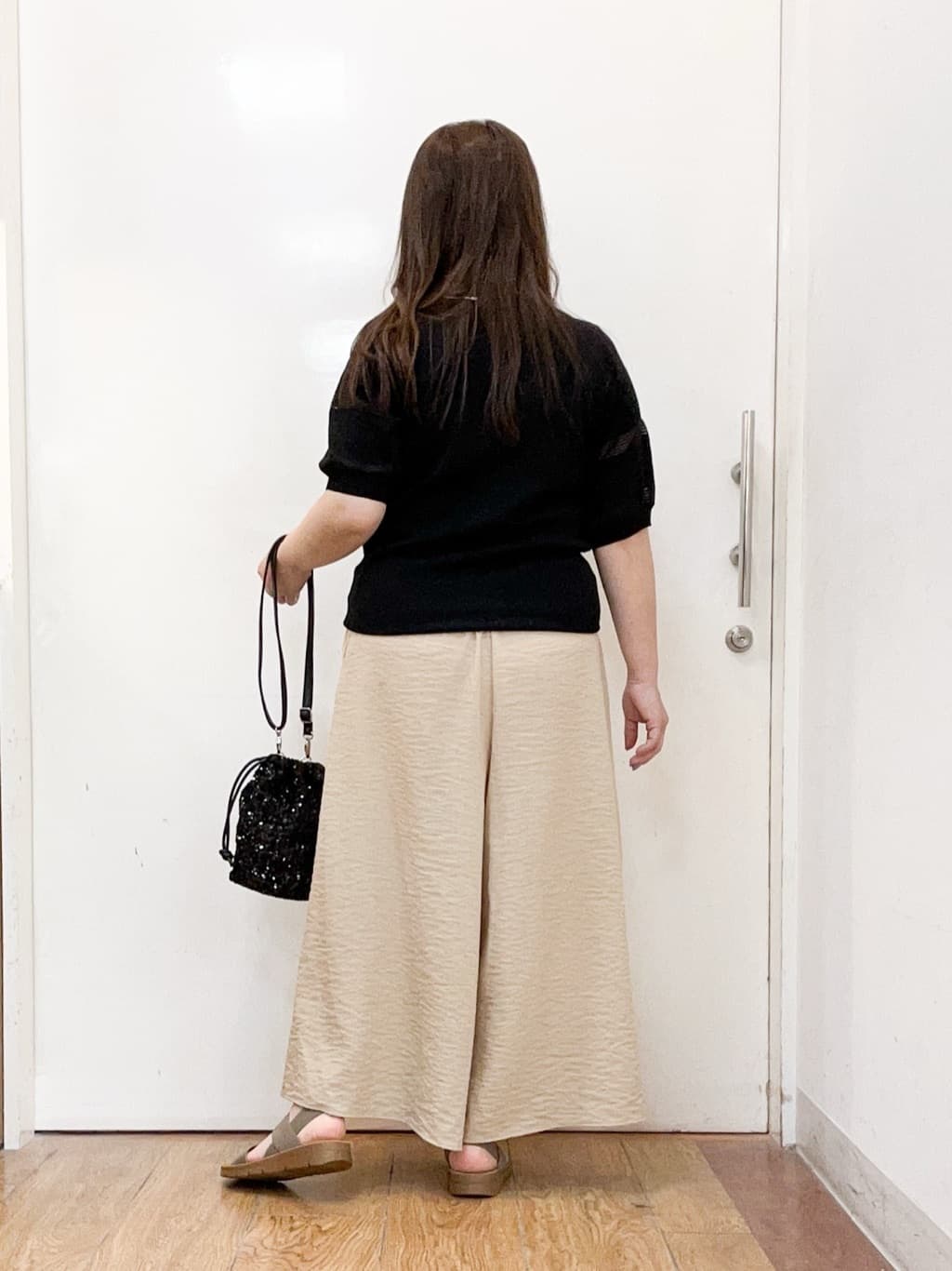 haruさんの「SHOO･LA･RUE｜【S-LL/ひんやり】さらっとタッチできれい見え ピンタックスカーチョ」を使ったコーディネート