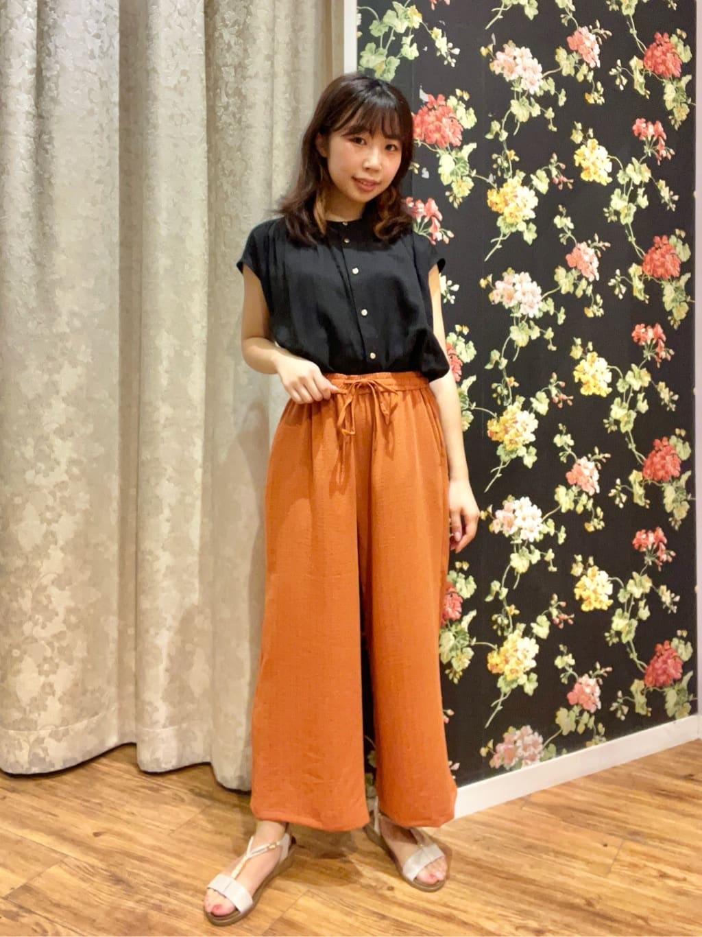あもさんの「SHOO･LA･RUE｜【S-LL/洗濯後しわになりにくい】上品にきれい見え スラブギャザーブラウス」を使ったコーディネート