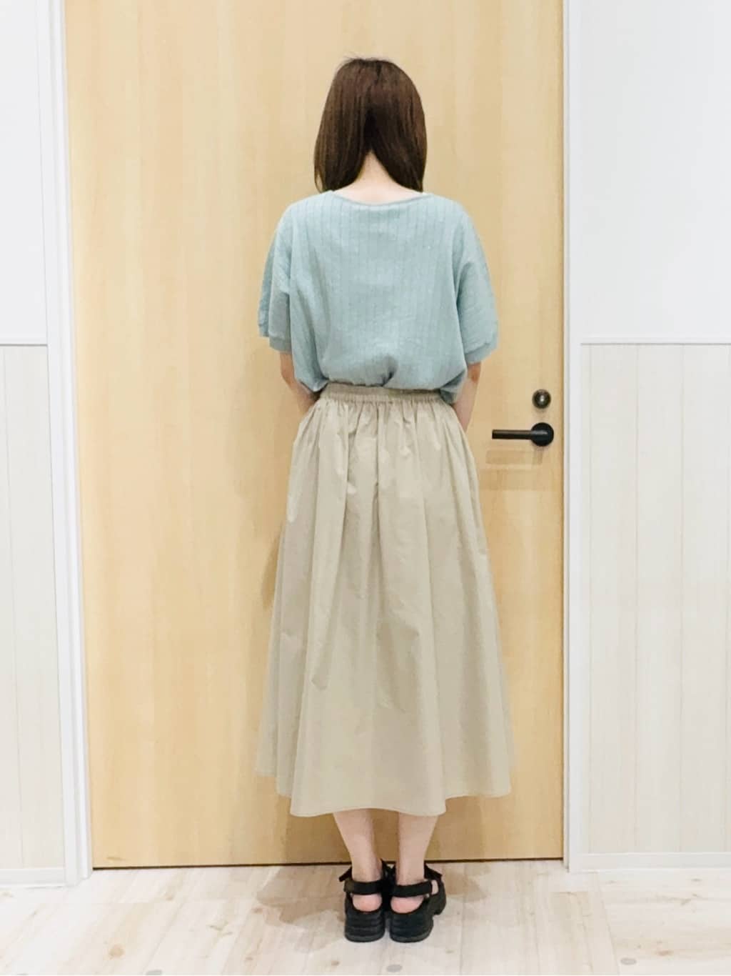 Naさんの「SHOO･LA･RUE｜【洗える/S-LL/撥水】タックギャザー フレアスカート」を使ったコーディネート
