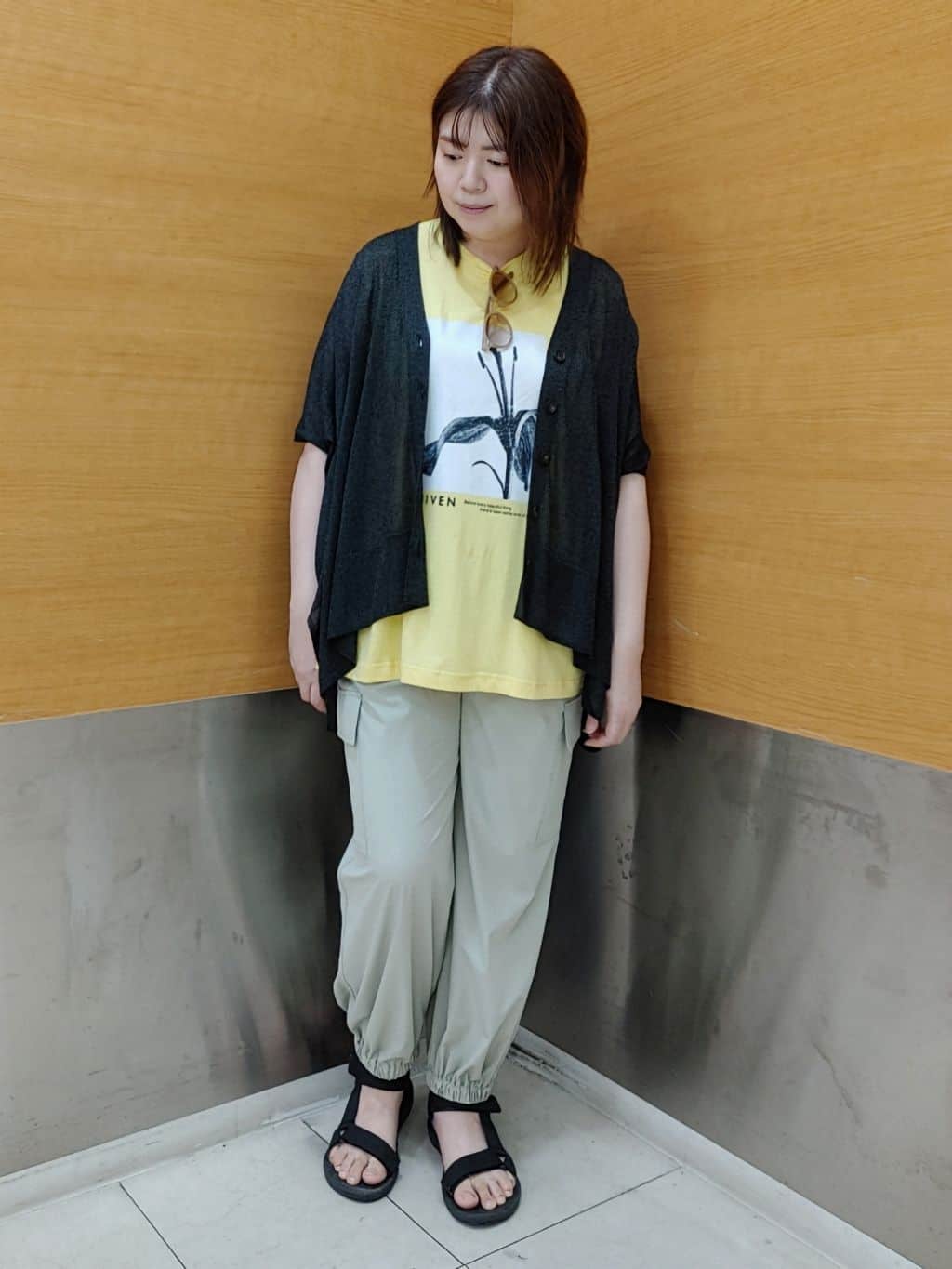 rokoさんの「THE SHOP TK｜異素材切替フォトプリントTシャツ【洗える】」を使ったコーディネート