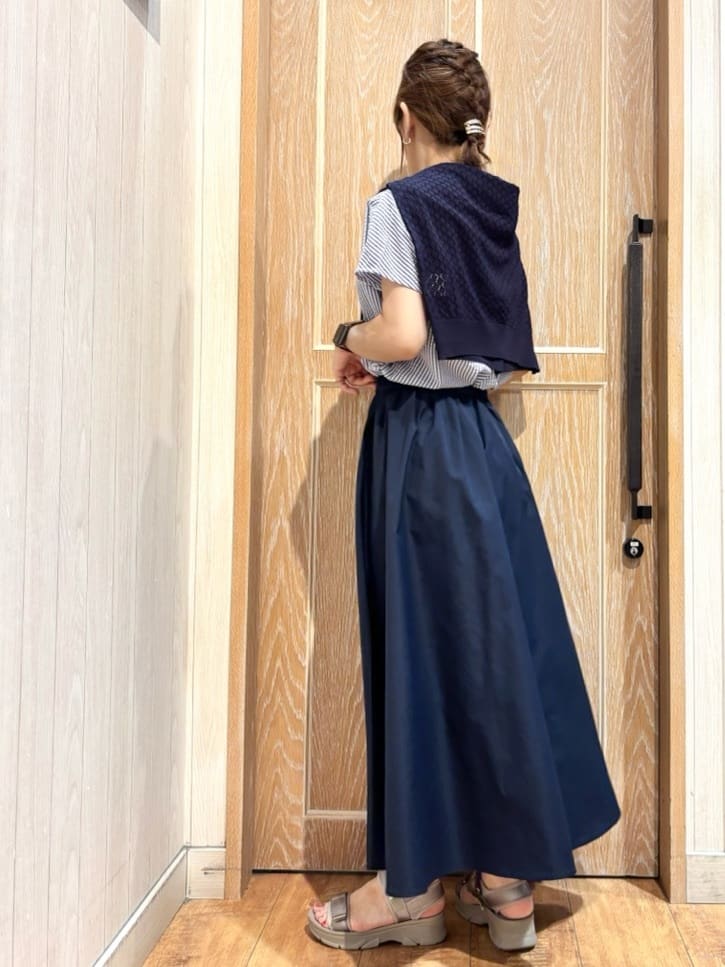 meiさんの「SHOO･LA･RUE｜【洗える/S-LL/撥水】タックギャザー フレアスカート」を使ったコーディネート