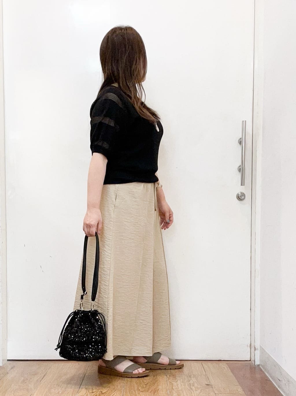 haruさんの「SHOO･LA･RUE｜【S-LL/ひんやり】さらっとタッチできれい見え ピンタックスカーチョ」を使ったコーディネート