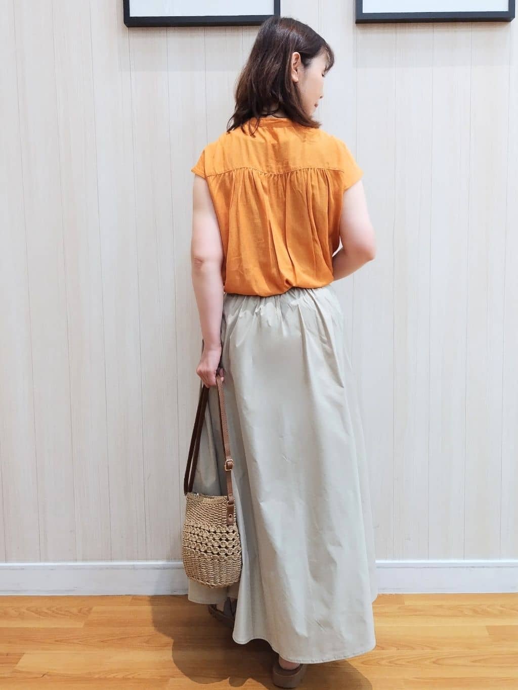 yseさんの「SHOO･LA･RUE｜【S-LL/洗濯後しわになりにくい】上品にきれい見え スラブギャザーブラウス」を使ったコーディネート