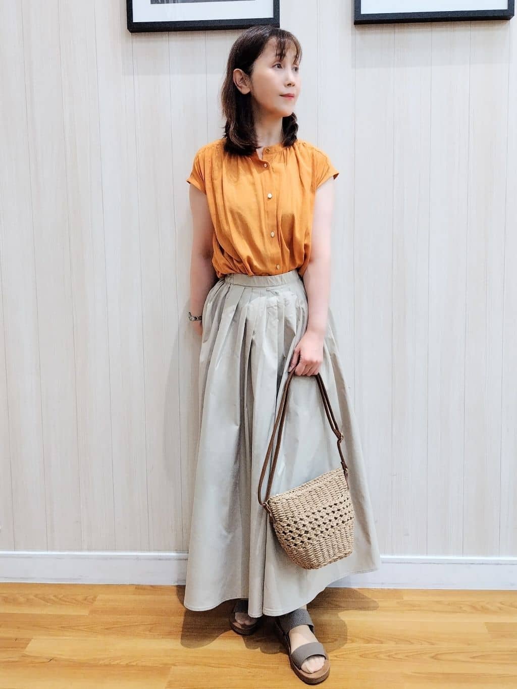 yseさんの「SHOO･LA･RUE｜【S-LL/洗濯後しわになりにくい】上品にきれい見え スラブギャザーブラウス」を使ったコーディネート
