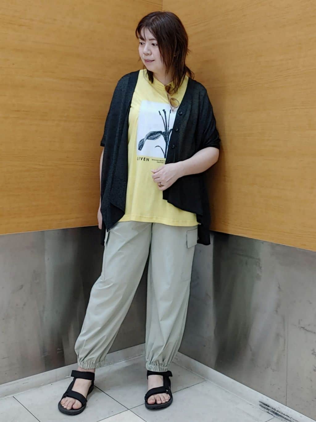 rokoさんの「THE SHOP TK｜異素材切替フォトプリントTシャツ【洗える】」を使ったコーディネート