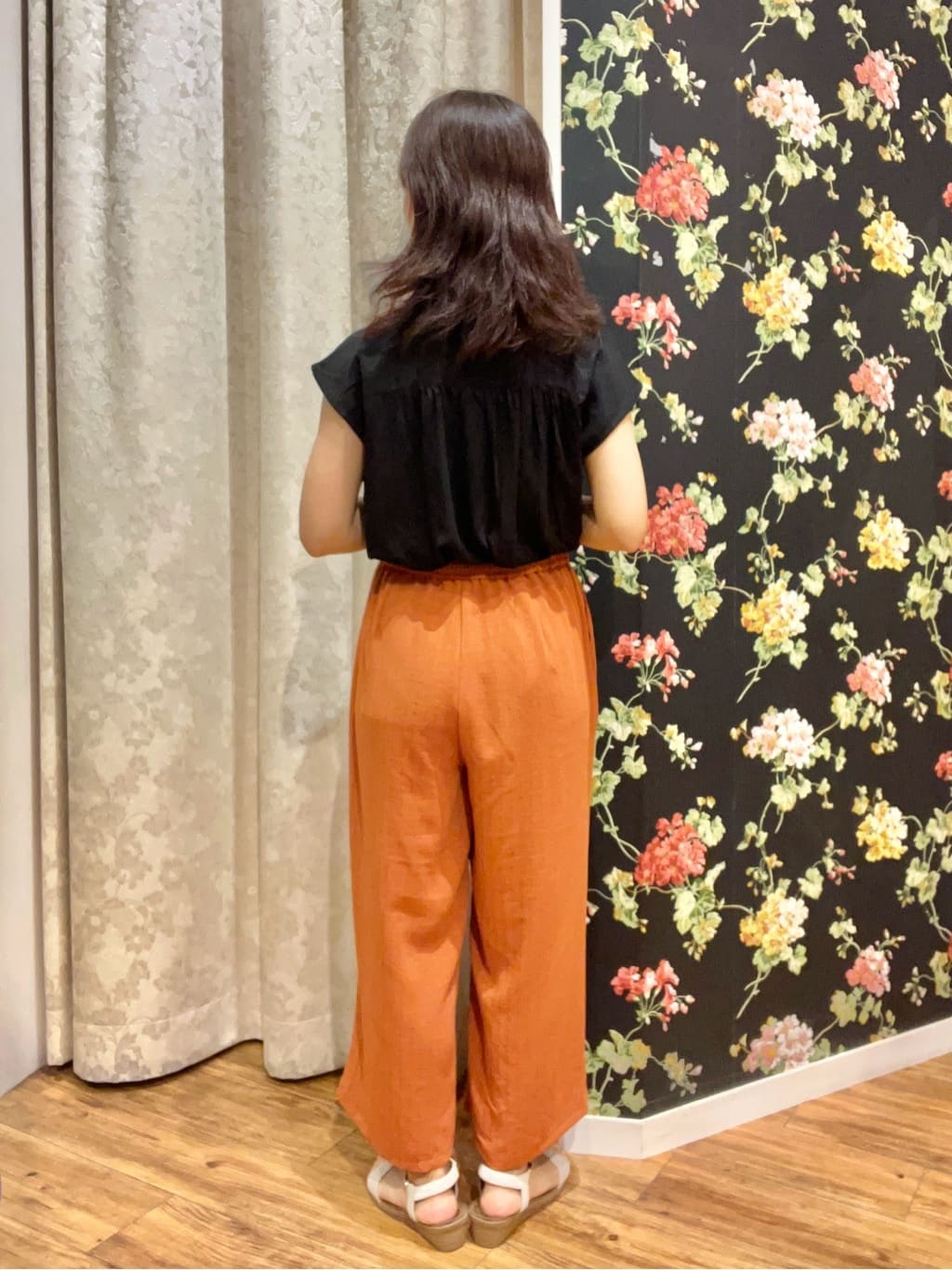 あもさんの「SHOO･LA･RUE｜【S-LL/洗濯後しわになりにくい】上品にきれい見え スラブギャザーブラウス」を使ったコーディネート