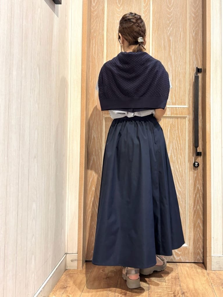 meiさんの「SHOO･LA･RUE｜【洗える/S-LL/撥水】タックギャザー フレアスカート」を使ったコーディネート