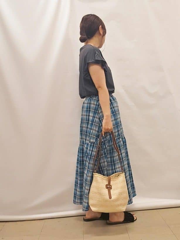 かなさんの「SHOO･LA･RUE｜【S-LL/汗ジミ軽減/ひんやり/UVカット】フリルTシャツ」を使ったコーディネート