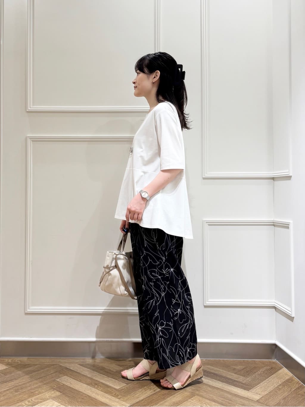 muuさんの「SHOO･LA･RUE｜◆【ひんやり/UV】インせず着られる とろみペプラム5分袖トップス」を使ったコーディネート