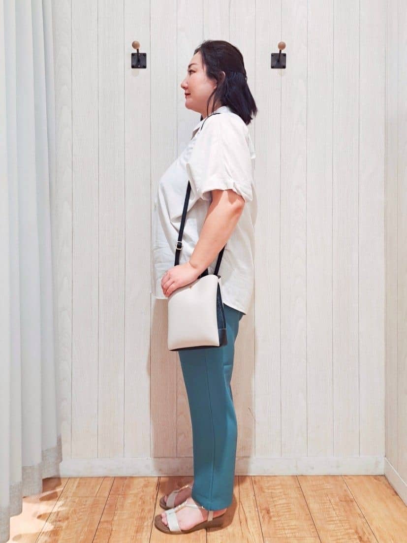 kotomiさんの「SHOO･LA･RUE｜【S-LL/UV/接触冷感/抗菌防臭】体型を自然にカバー フレンチリネンブレンド襟付ドルマンシャツ」を使ったコーディネート
