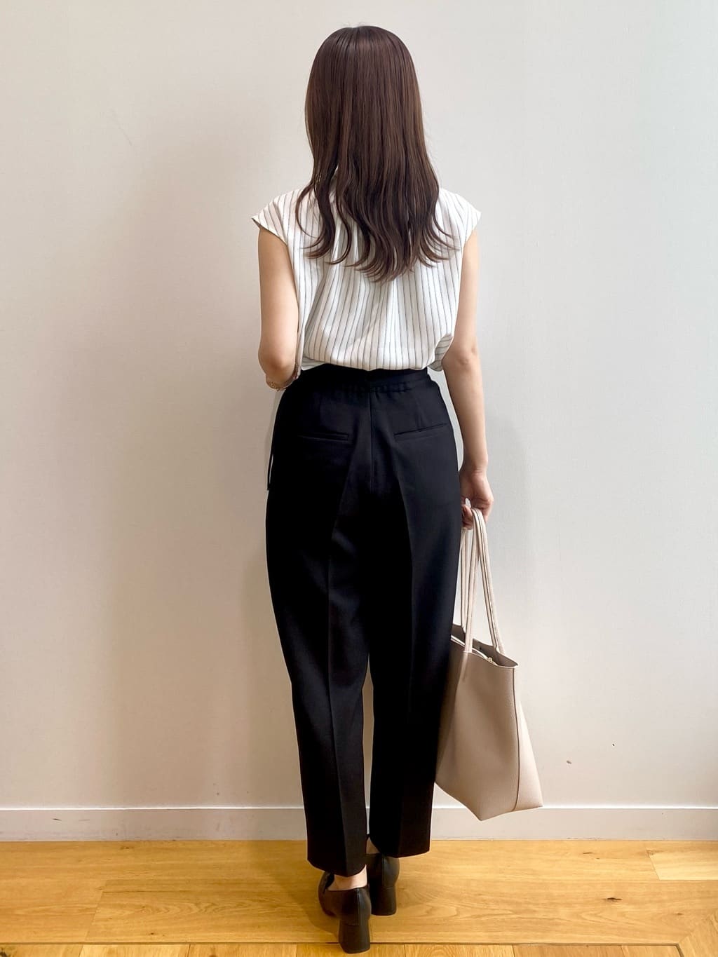 みさかさんの「index｜ストレッチテーパードパンツ【洗濯機洗い可／吸水速乾／防シワ】」を使ったコーディネート