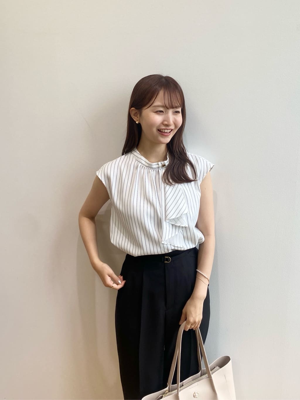 みさかさんの「index｜ストレッチテーパードパンツ【洗濯機洗い可／吸水速乾／防シワ】」を使ったコーディネート