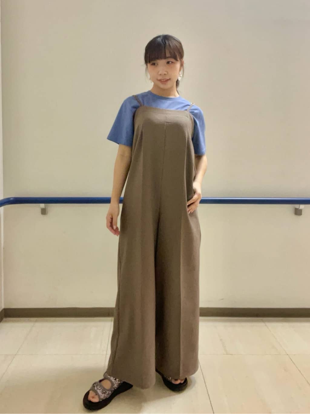 あもさんの「SHOO･LA･RUE｜◆【S-LL/ひんやり/UV】汗をかいても気になりにくい グラフィックTシャツ」を使ったコーディネート
