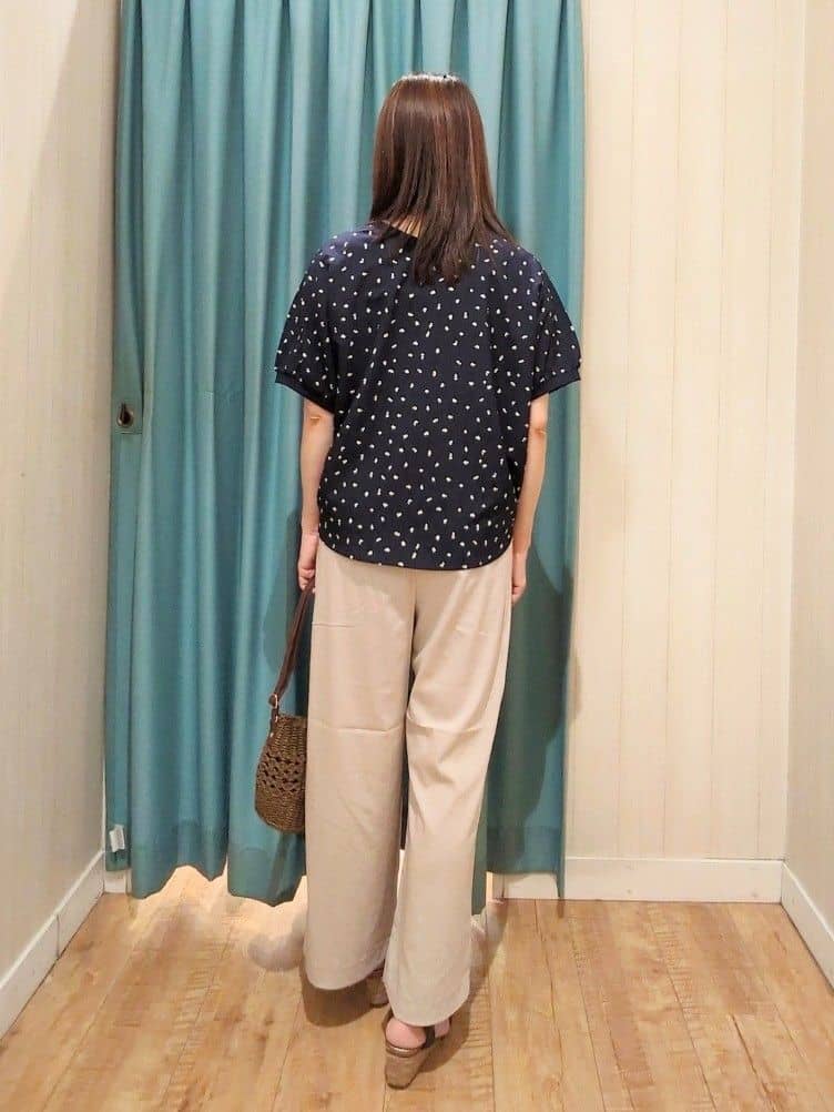 kawa.さんの「SHOO･LA･RUE｜【着丈選べる】触れる度ひんやり ゆるきれい イージーワイドパンツ」を使ったコーディネート