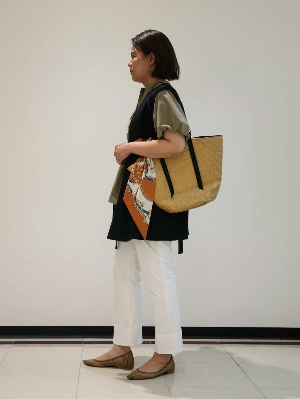 eriさんの「INDIVI｜【60cm四方】スクエアスカーフ」を使ったコーディネート