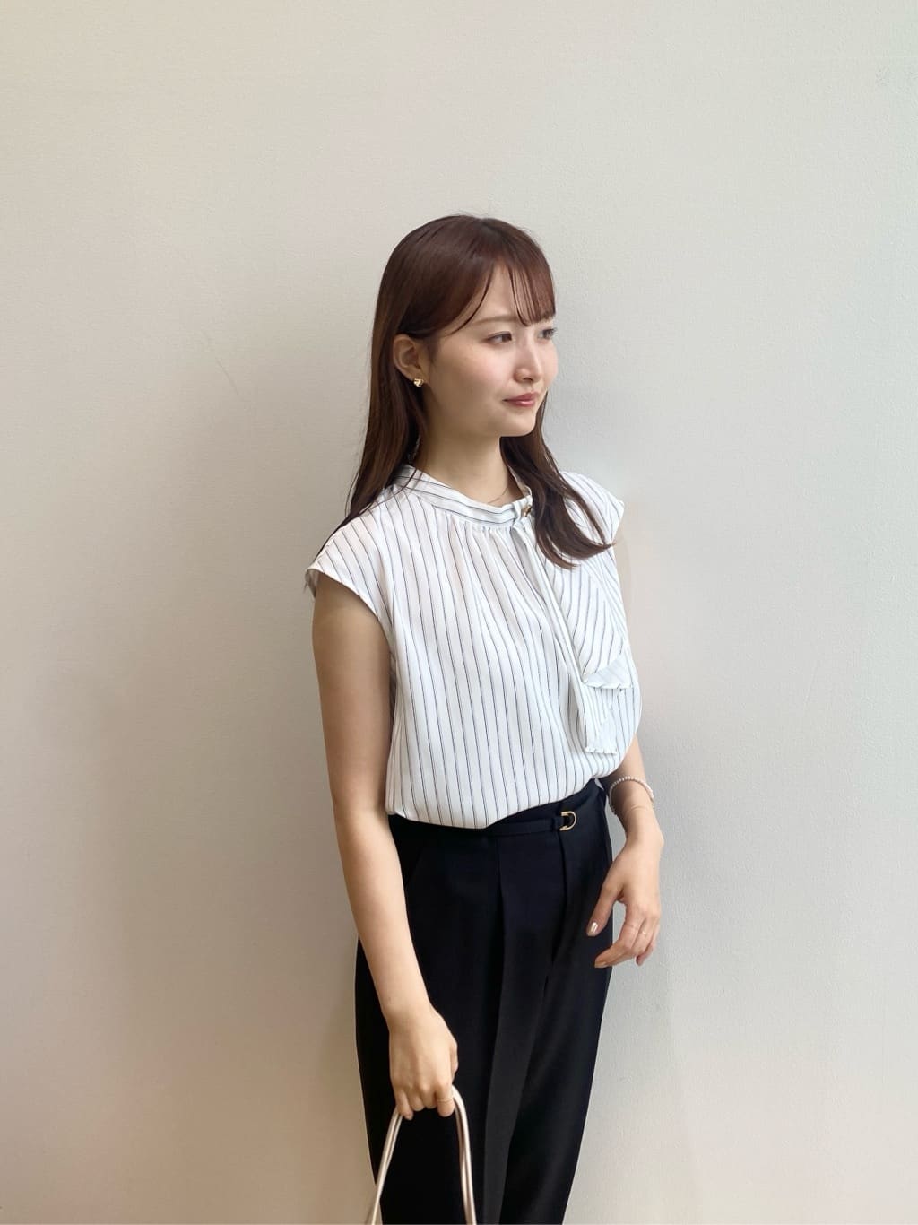 みさかさんの「index｜ストレッチテーパードパンツ【洗濯機洗い可／吸水速乾／防シワ】」を使ったコーディネート