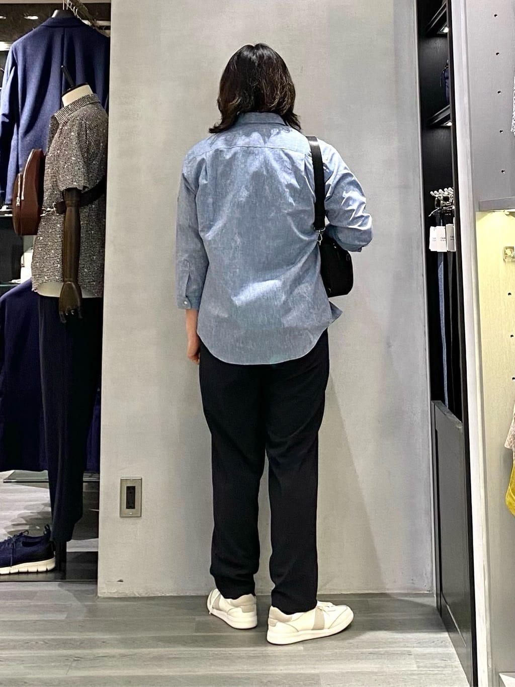 nishiさんの「TAKEO KIKUCHI｜【抗菌防臭／5サイズ展開】ハイゲージポンチ Tシャツ」を使ったコーディネート