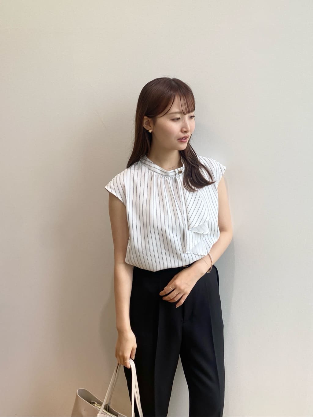 みさかさんの「index｜ストレッチテーパードパンツ【洗濯機洗い可／吸水速乾／防シワ】」を使ったコーディネート
