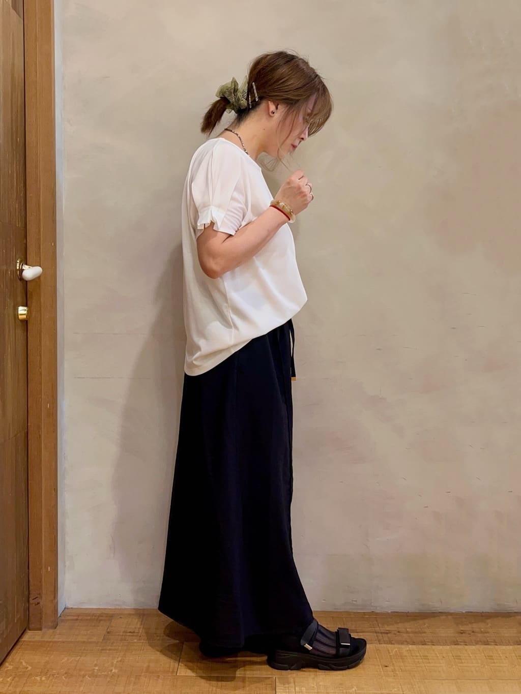 まるぷーさんの「SHOO･LA･RUE｜【S-LL/UV/プチプラ】お袖タックで好印象 デザインTシャツ」を使ったコーディネート