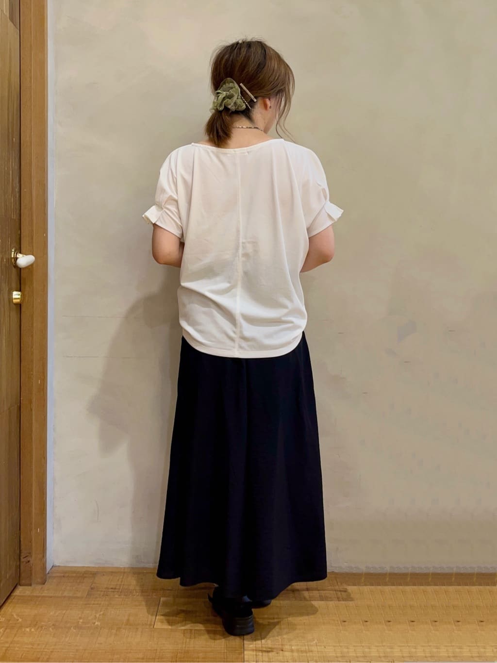 まるぷーさんの「SHOO･LA･RUE｜【S-LL/UV/プチプラ】お袖タックで好印象 デザインTシャツ」を使ったコーディネート