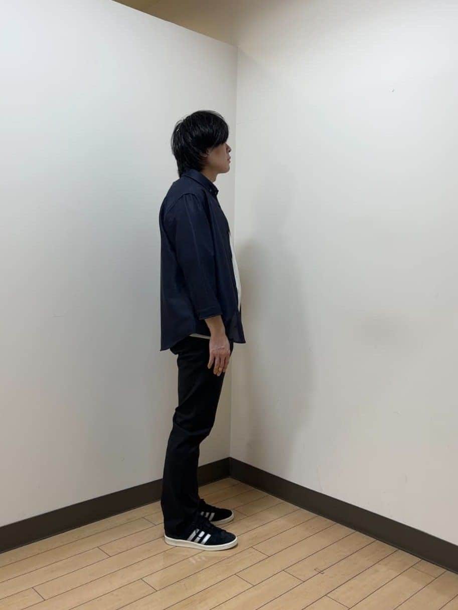 あきやまさんの「TAKEO KIKUCHI｜【抗菌防臭／5サイズ展開】ハイゲージポンチ Tシャツ」を使ったコーディネート